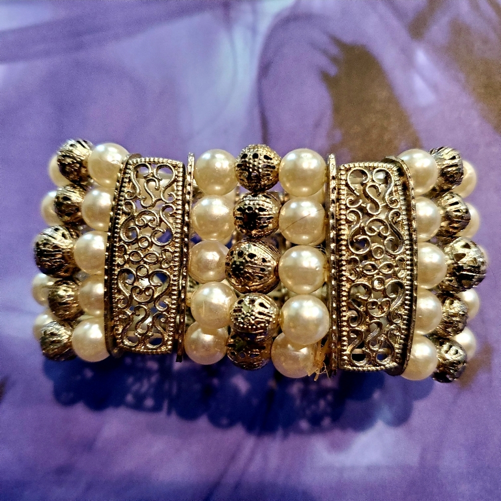 Silver and Pearl Bead Stretch Bracelet